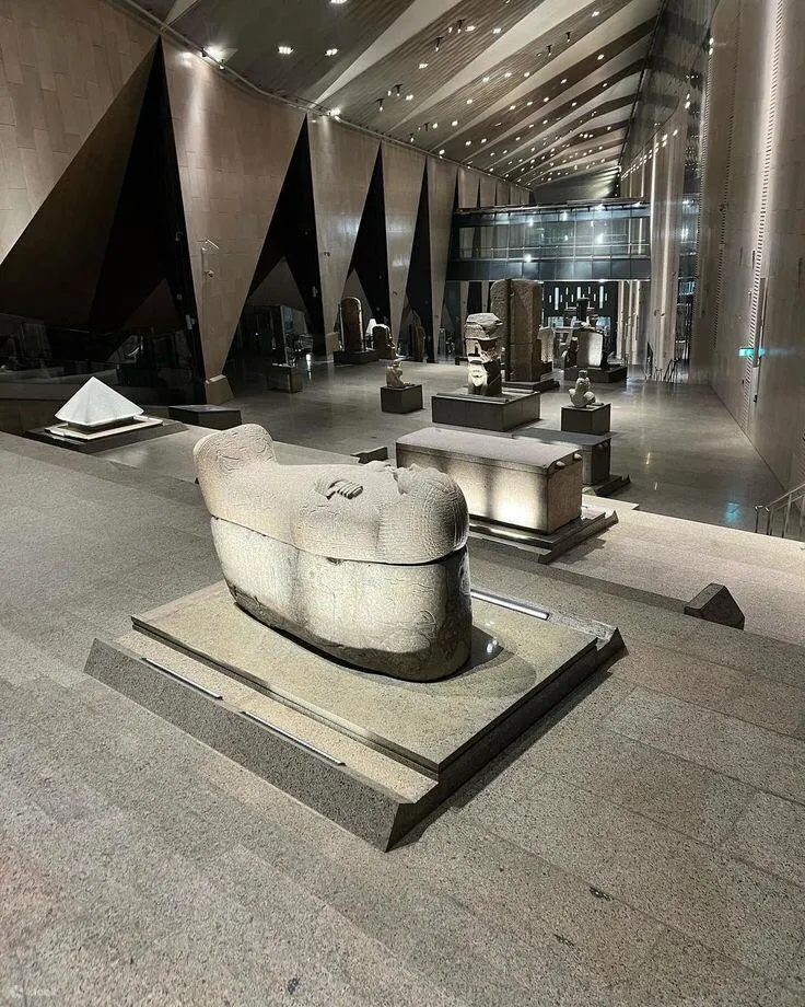 VIPTourtotheGizaPyramidsGrandEgyptianMuseumKhanElKhalili-5.webp